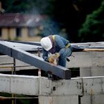 Renovare pe etape într-un apartament locuit: ordinea lucrărilor care te scutește de refaceri